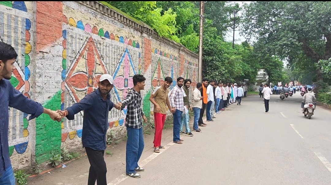 29 KM Mass Human Chain